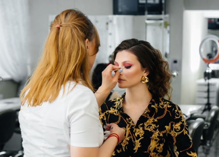 modern-beauty-salon-professional-makeup-stylist-ma