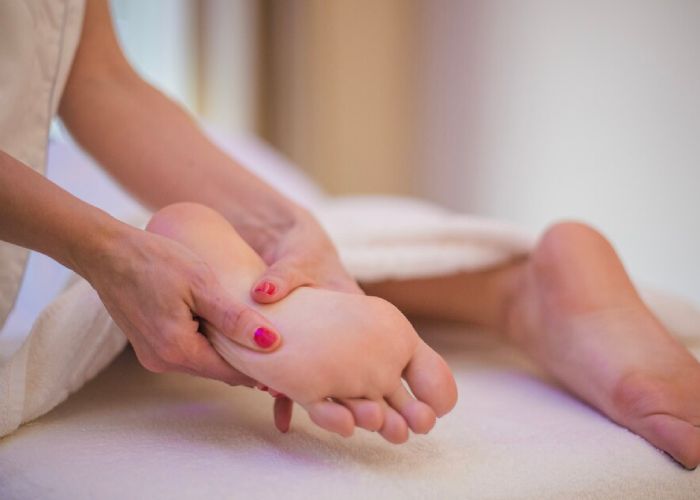 anonymous-masseur-client