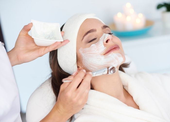 beautiful-woman-getting-beauty-treatment